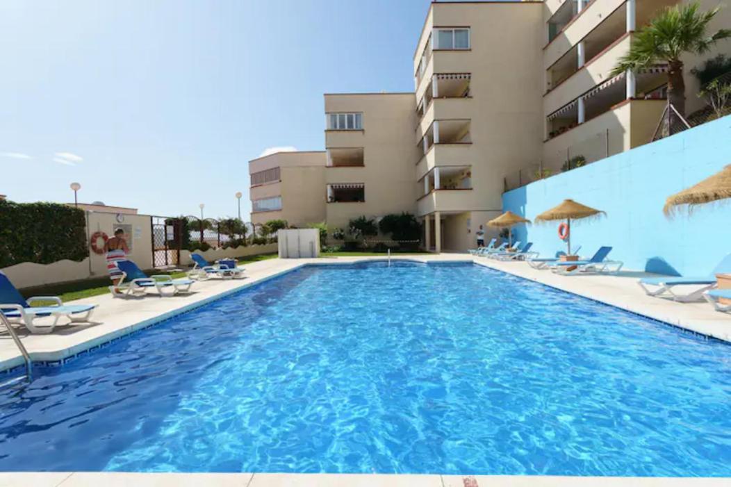 Chic Beachfront Flat With Amazing Sea Views And Private Indoor Parking Benalmádena Extérieur photo