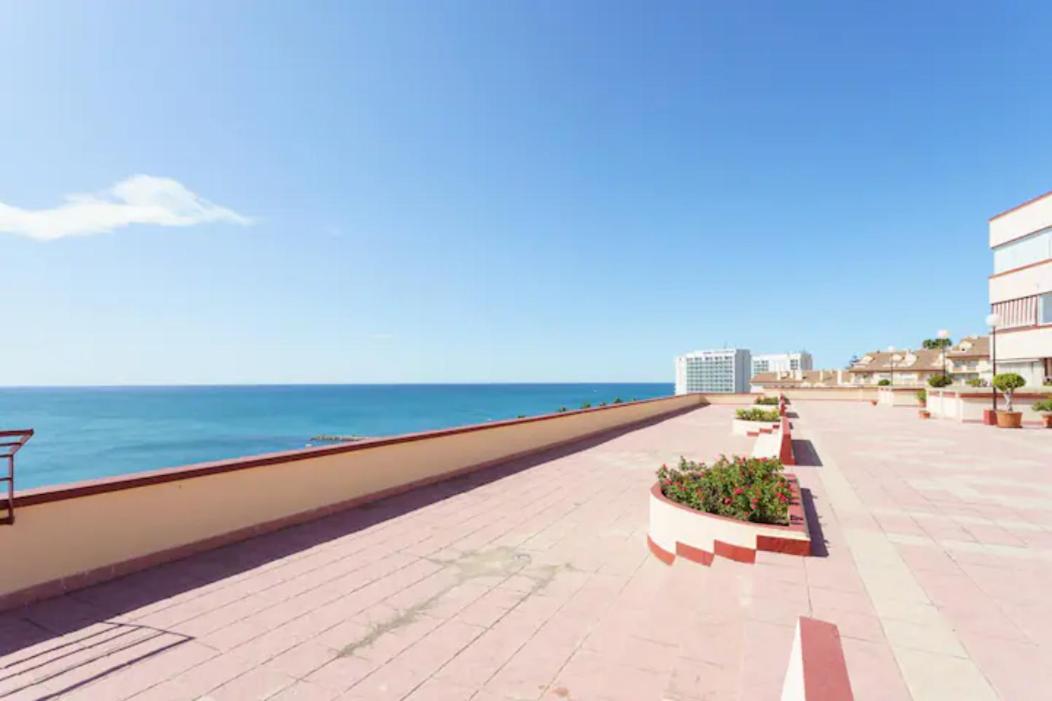 Chic Beachfront Flat With Amazing Sea Views And Private Indoor Parking Benalmádena Extérieur photo