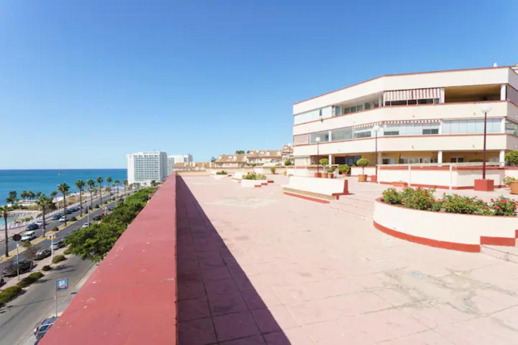 Chic Beachfront Flat With Amazing Sea Views And Private Indoor Parking Benalmádena Extérieur photo