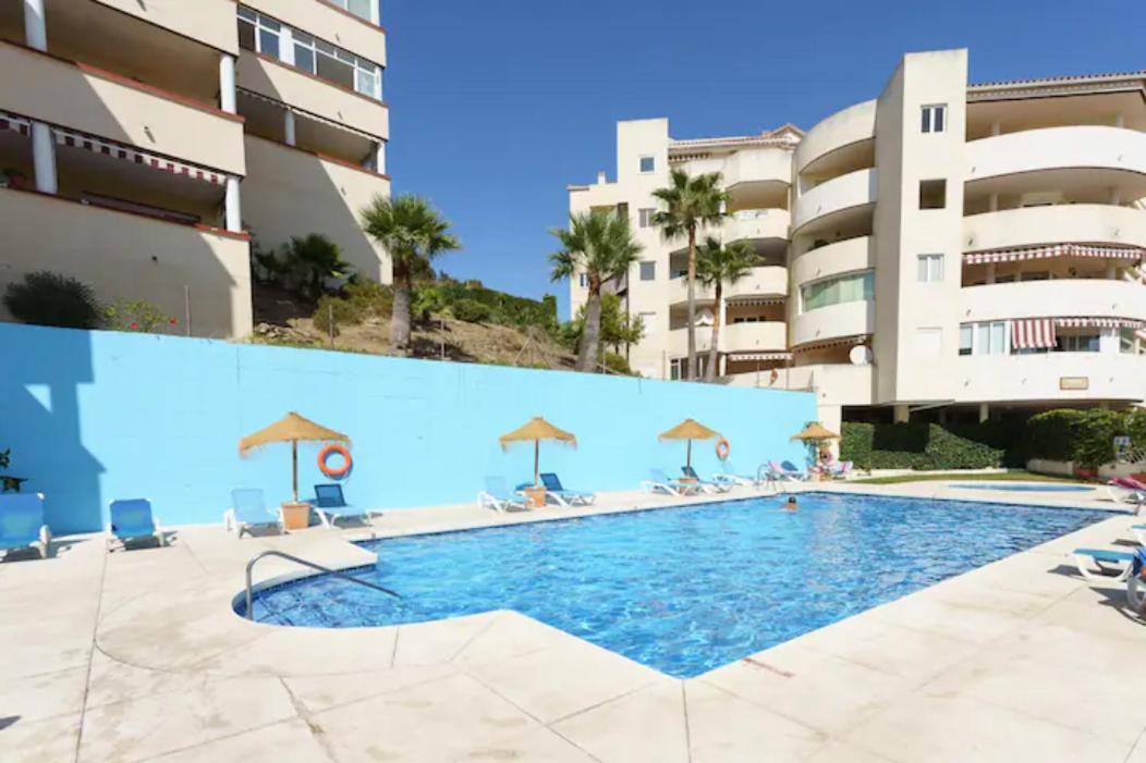 Chic Beachfront Flat With Amazing Sea Views And Private Indoor Parking Benalmádena Extérieur photo