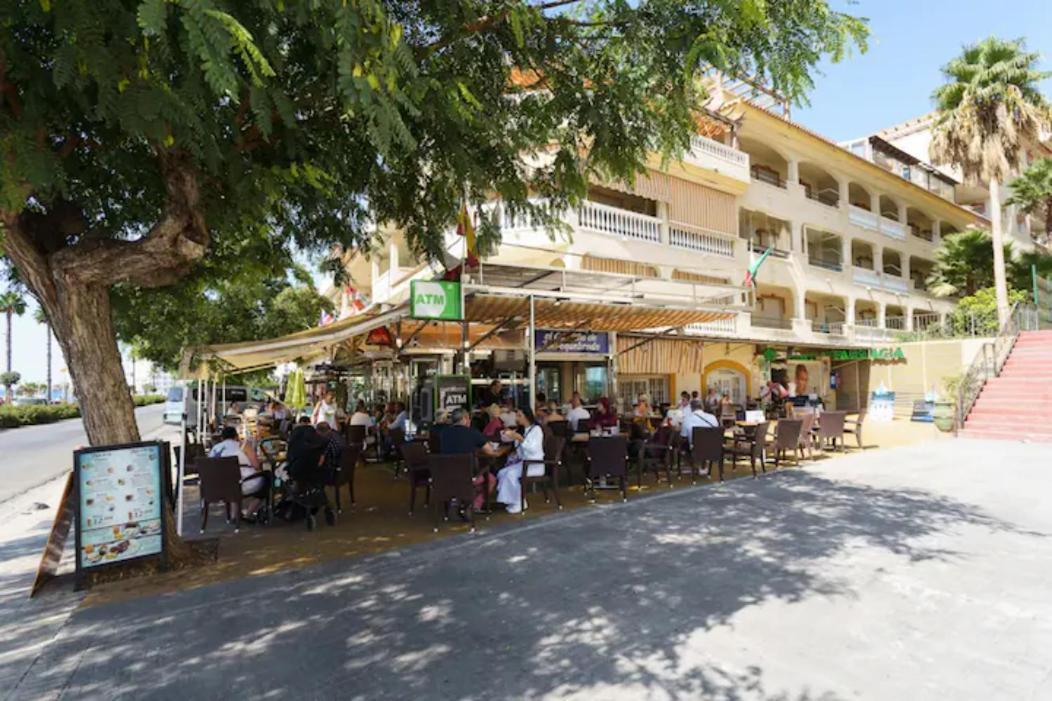 Chic Beachfront Flat With Amazing Sea Views And Private Indoor Parking Benalmádena Extérieur photo