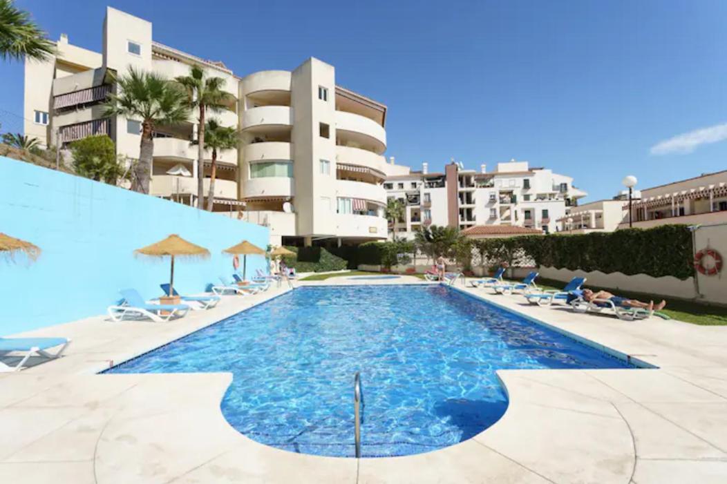 Chic Beachfront Flat With Amazing Sea Views And Private Indoor Parking Benalmádena Extérieur photo