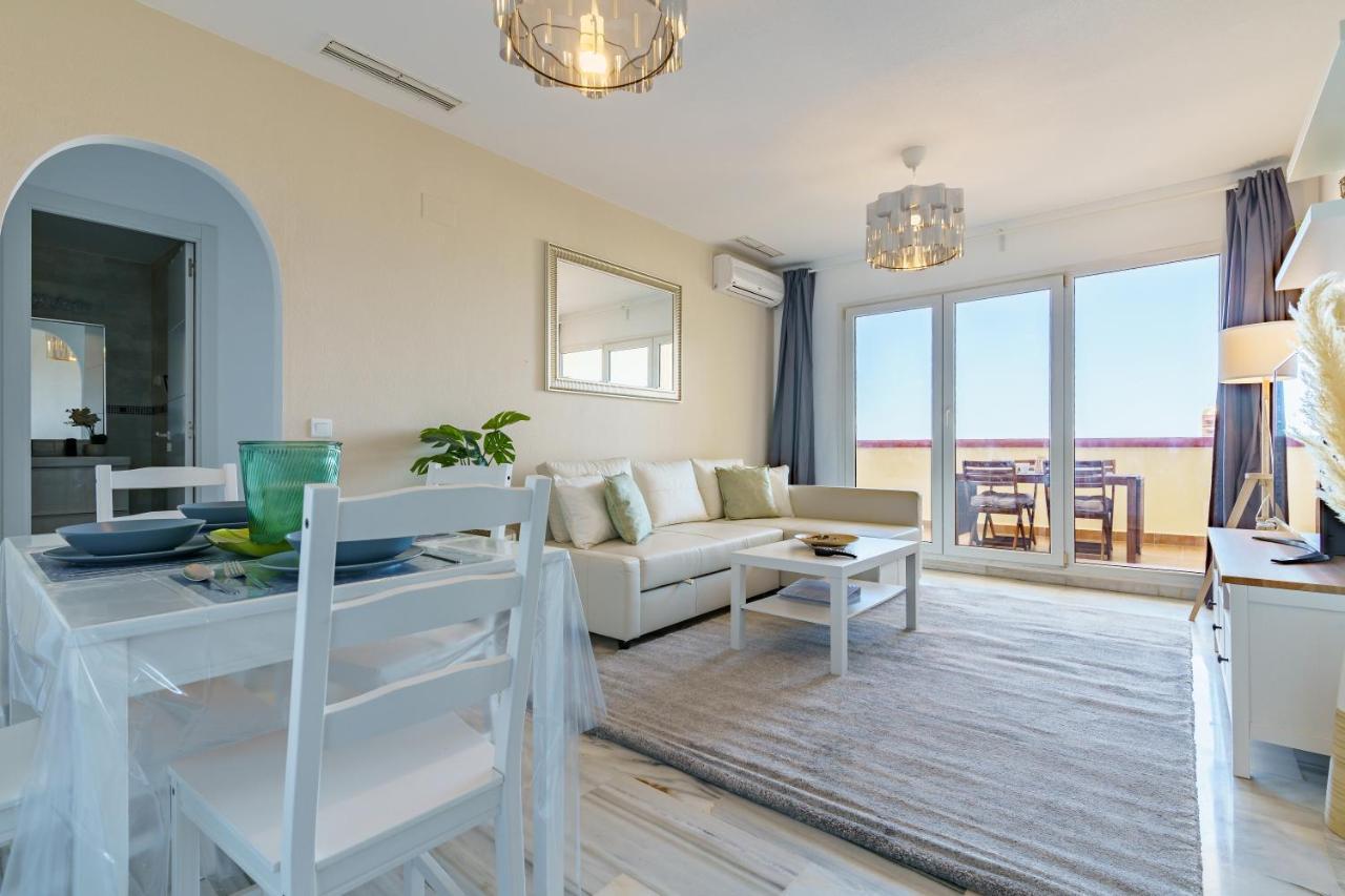 Chic Beachfront Flat With Amazing Sea Views And Private Indoor Parking Benalmádena Extérieur photo