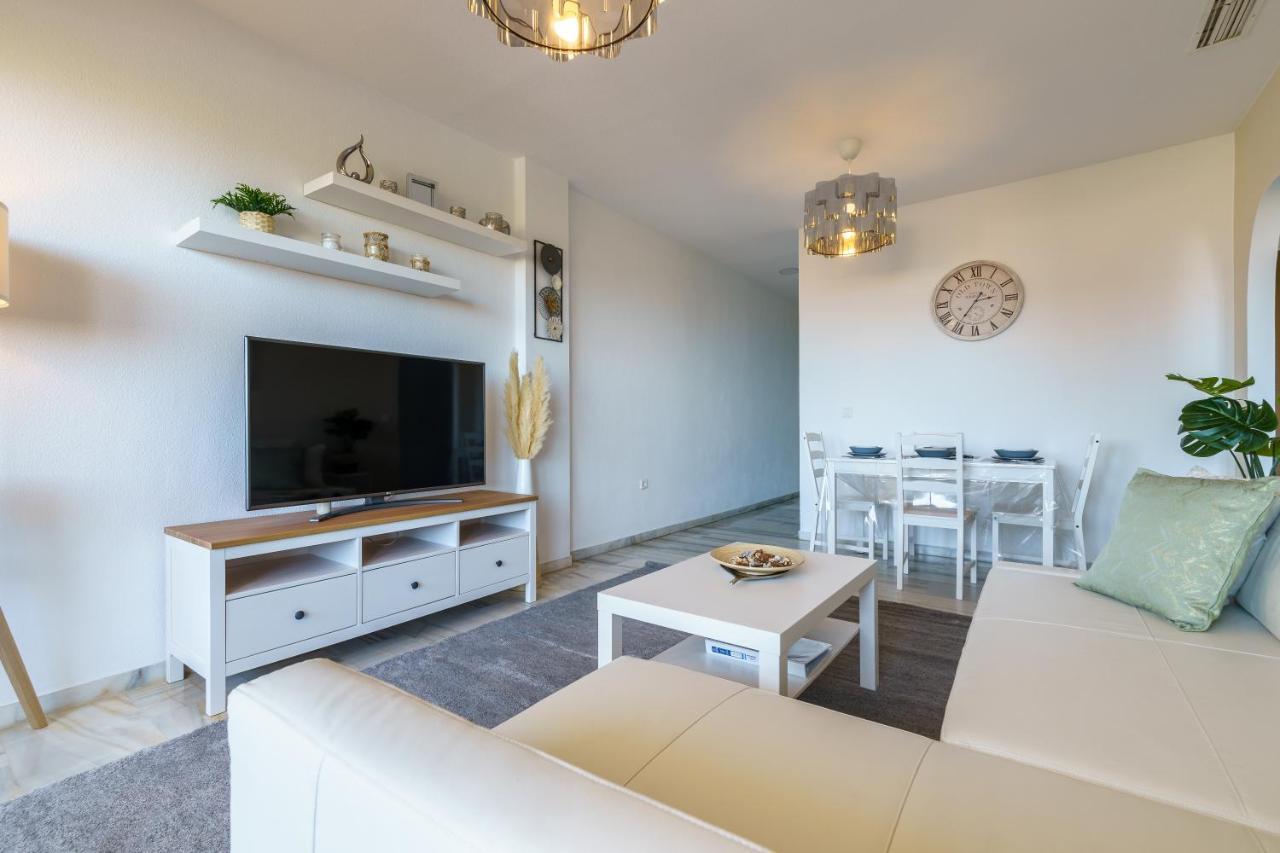 Chic Beachfront Flat With Amazing Sea Views And Private Indoor Parking Benalmádena Extérieur photo