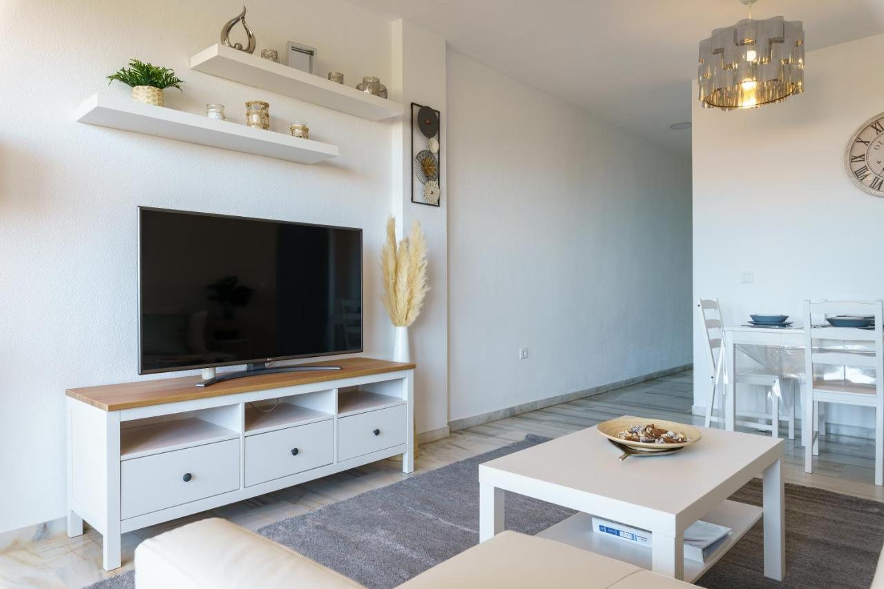 Chic Beachfront Flat With Amazing Sea Views And Private Indoor Parking Benalmádena Extérieur photo