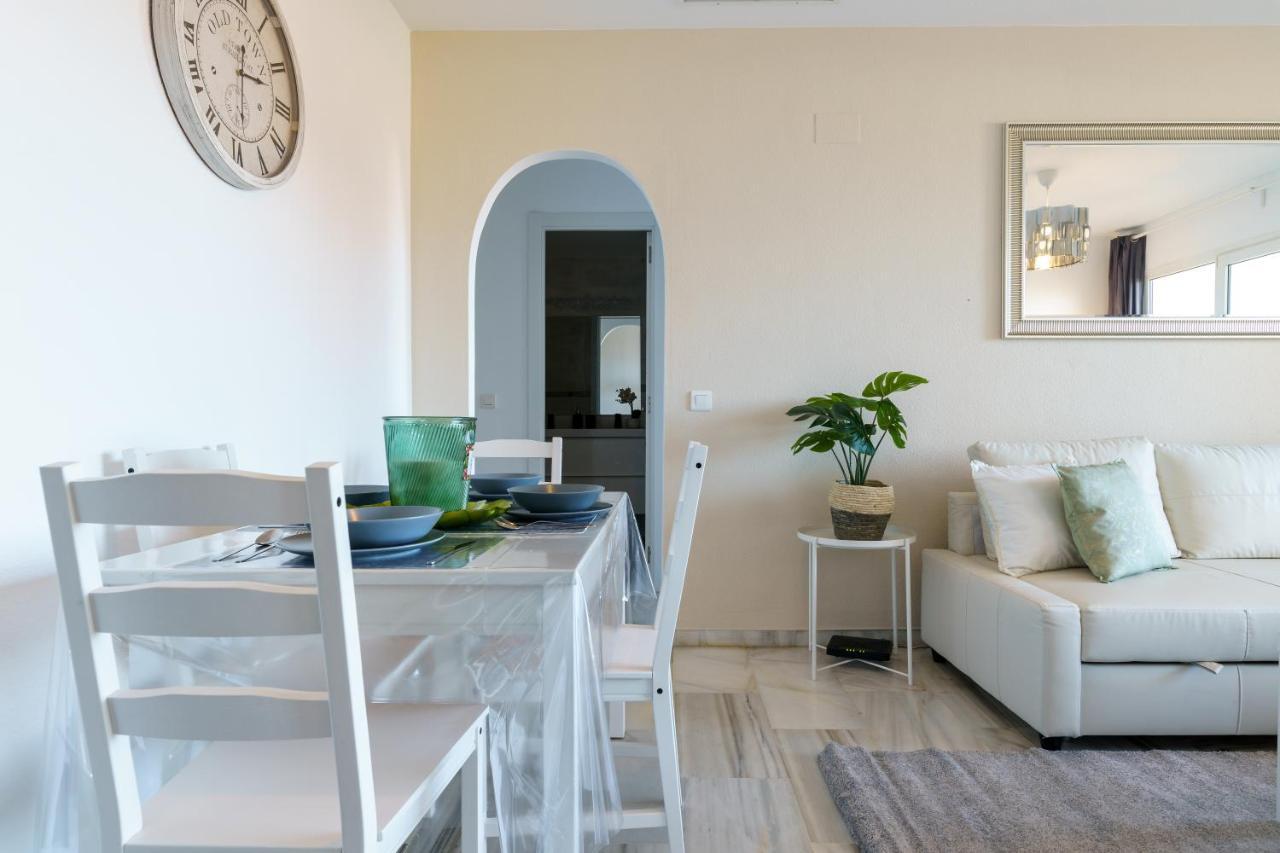 Chic Beachfront Flat With Amazing Sea Views And Private Indoor Parking Benalmádena Extérieur photo