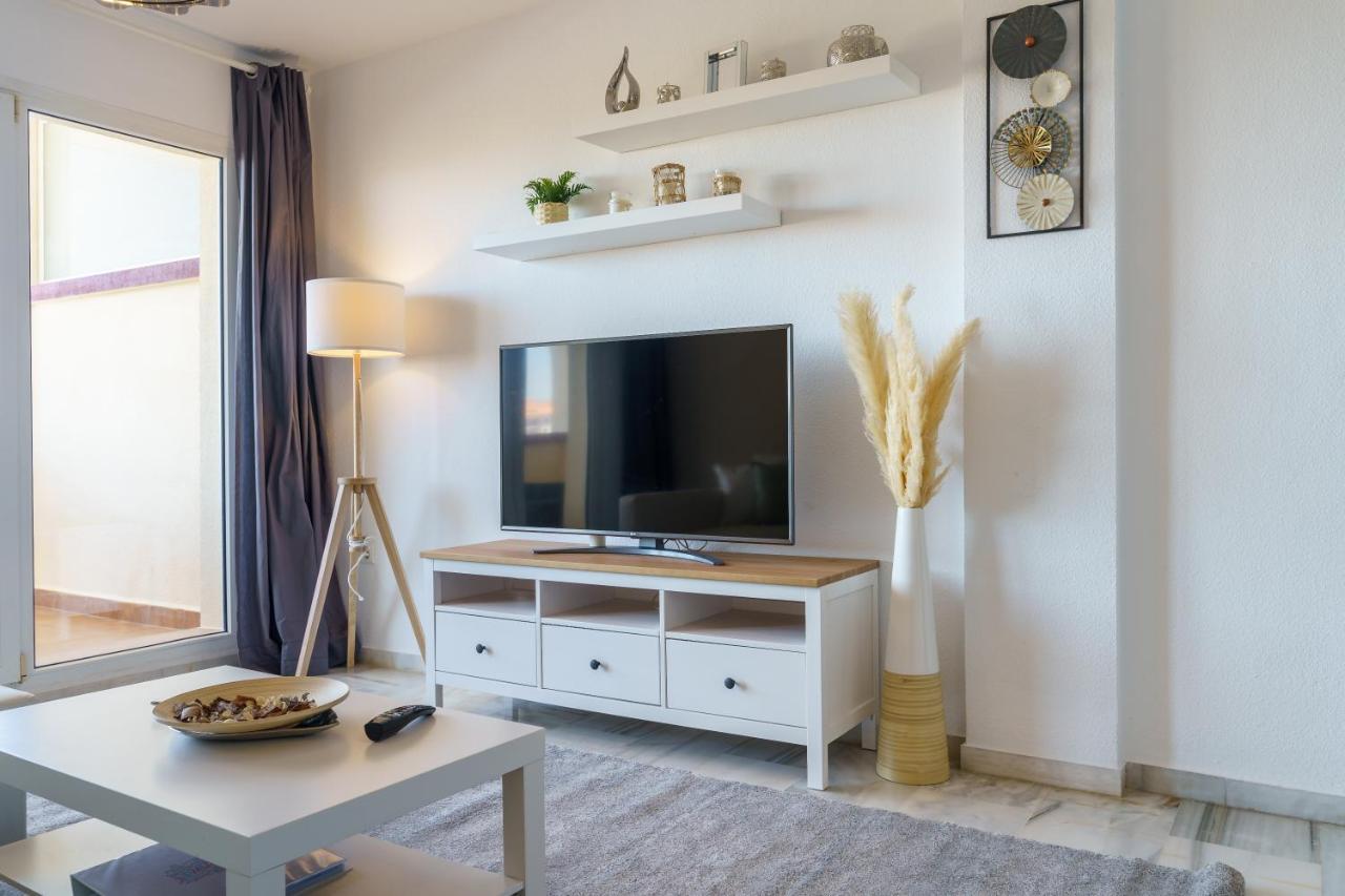 Chic Beachfront Flat With Amazing Sea Views And Private Indoor Parking Benalmádena Extérieur photo