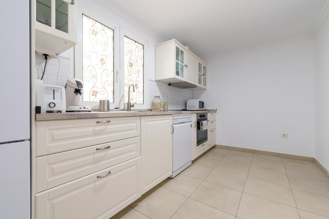 Chic Beachfront Flat With Amazing Sea Views And Private Indoor Parking Benalmádena Extérieur photo