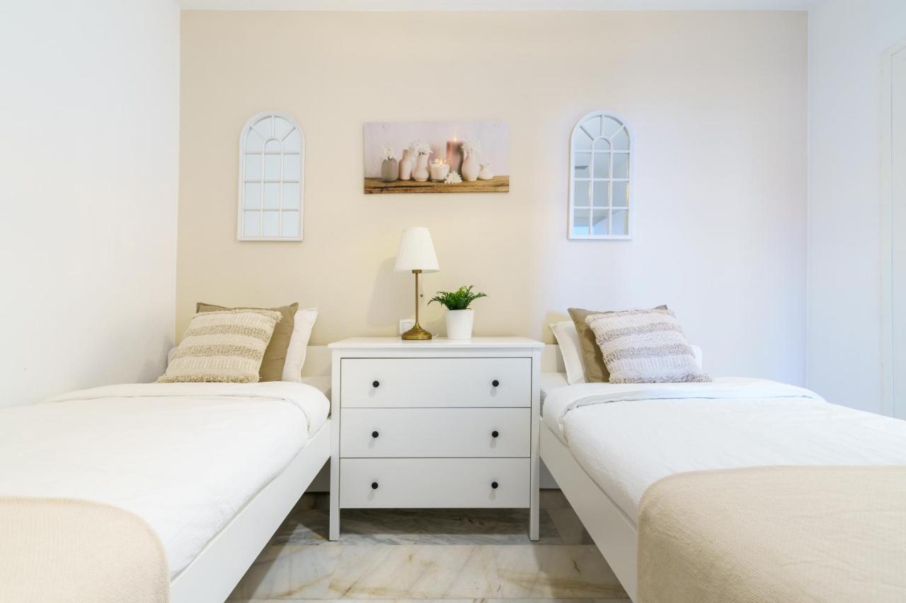 Chic Beachfront Flat With Amazing Sea Views And Private Indoor Parking Benalmádena Extérieur photo