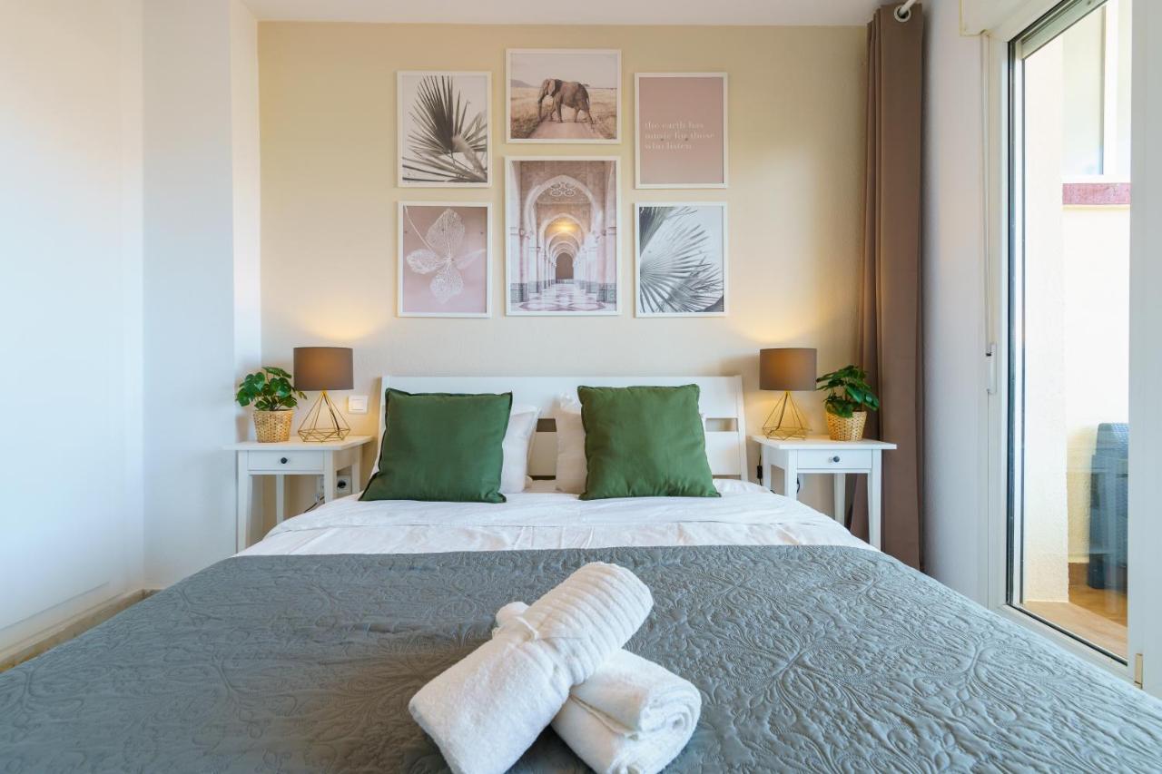 Chic Beachfront Flat With Amazing Sea Views And Private Indoor Parking Benalmádena Extérieur photo