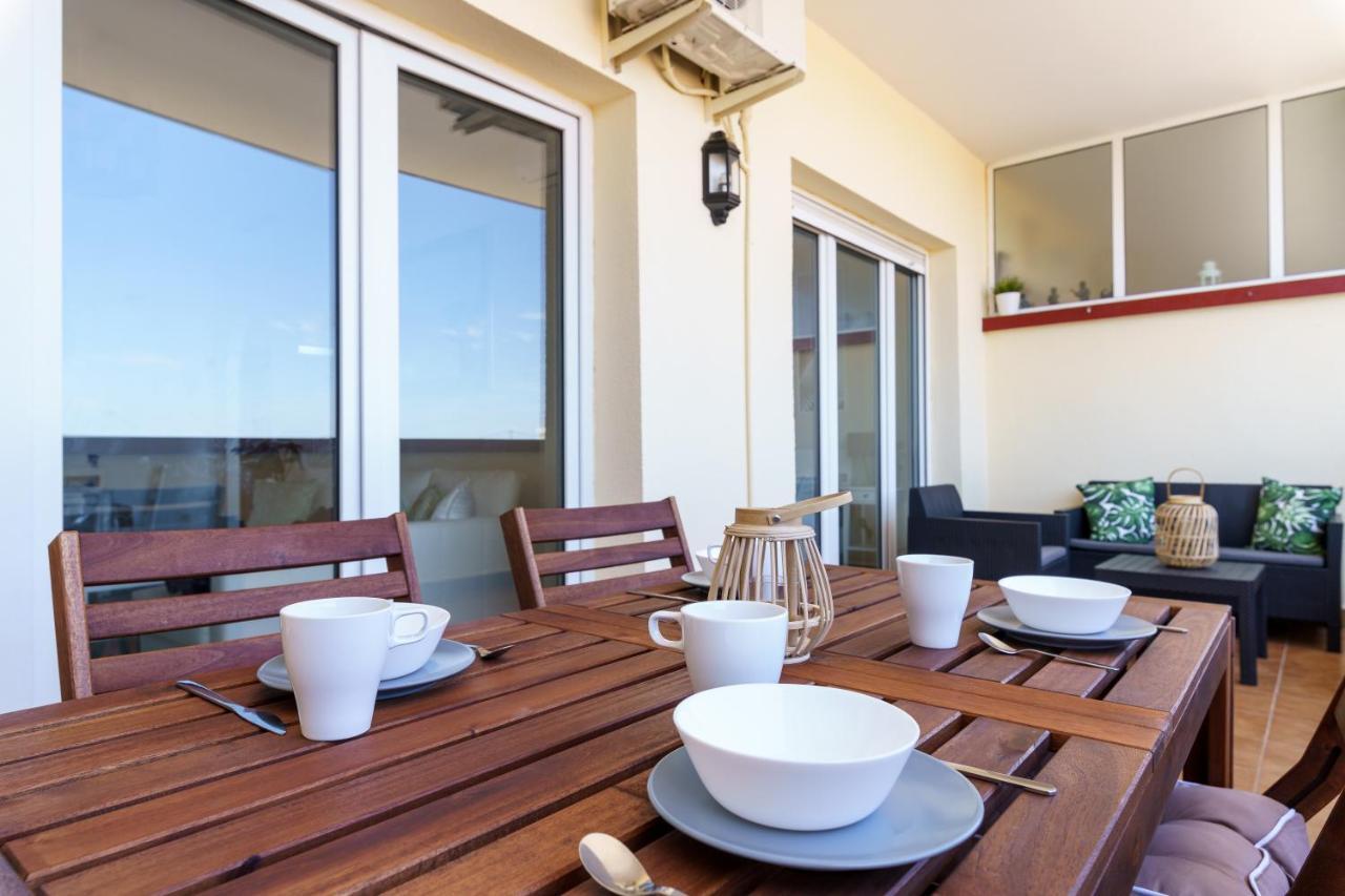 Chic Beachfront Flat With Amazing Sea Views And Private Indoor Parking Benalmádena Extérieur photo