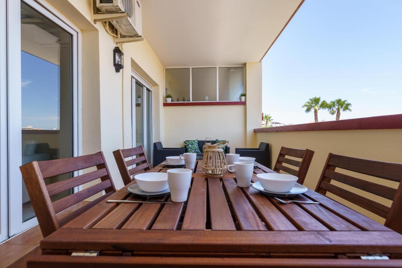 Chic Beachfront Flat With Amazing Sea Views And Private Indoor Parking Benalmádena Extérieur photo