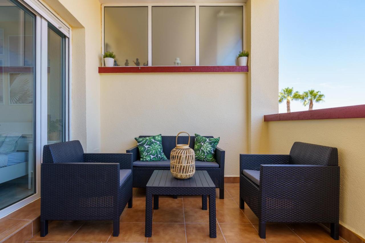 Chic Beachfront Flat With Amazing Sea Views And Private Indoor Parking Benalmádena Extérieur photo