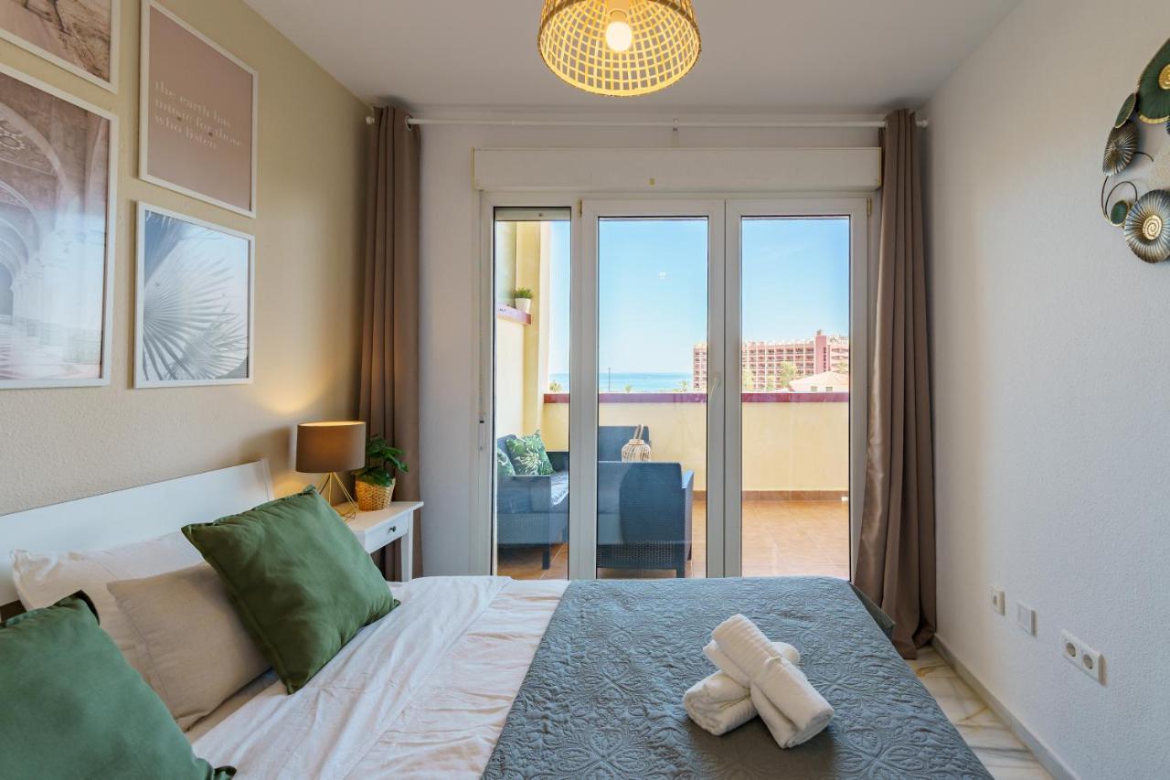 Chic Beachfront Flat With Amazing Sea Views And Private Indoor Parking Benalmádena Extérieur photo
