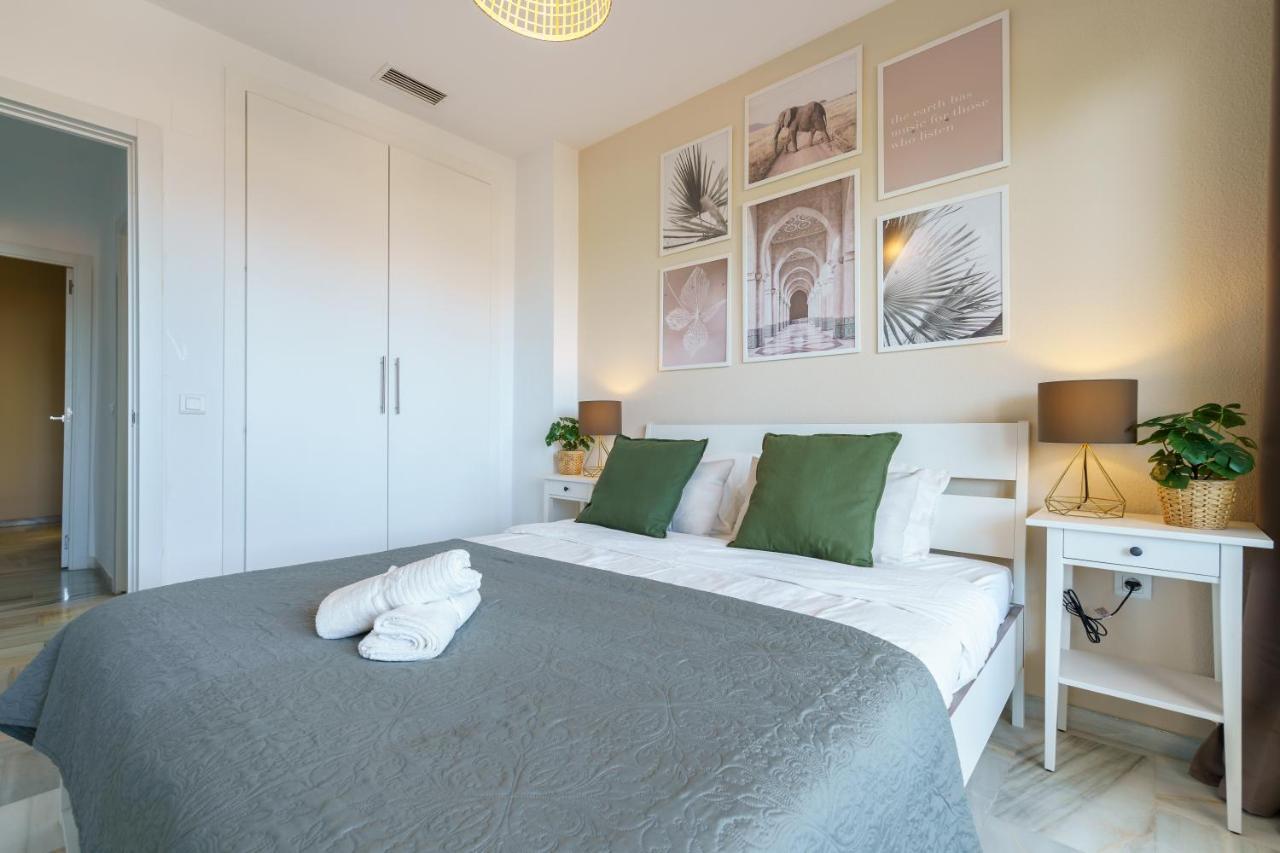 Chic Beachfront Flat With Amazing Sea Views And Private Indoor Parking Benalmádena Extérieur photo