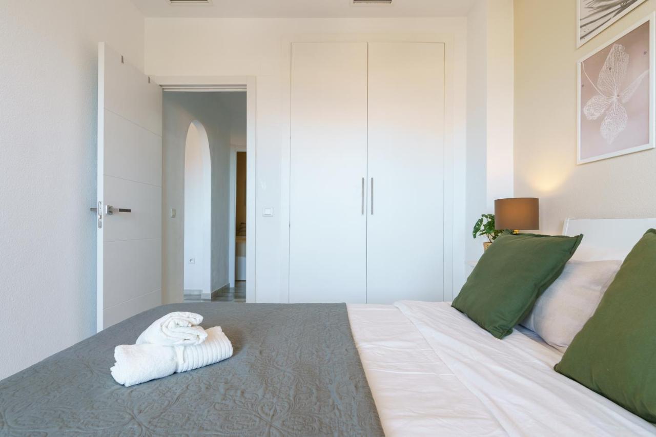 Chic Beachfront Flat With Amazing Sea Views And Private Indoor Parking Benalmádena Extérieur photo