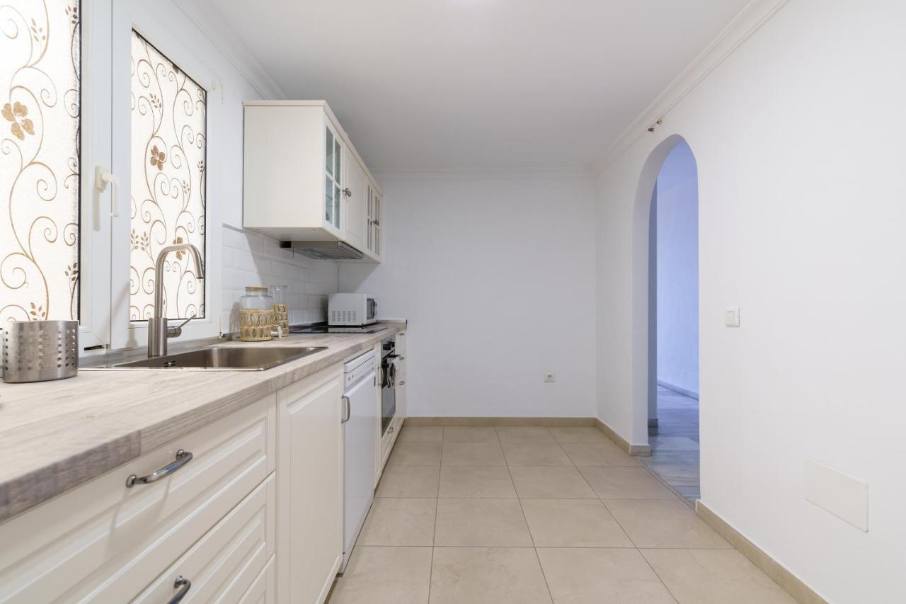 Chic Beachfront Flat With Amazing Sea Views And Private Indoor Parking Benalmádena Extérieur photo